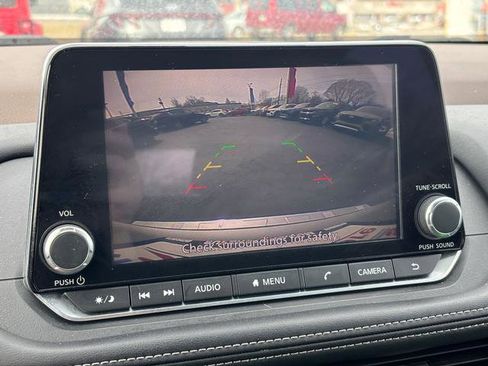 Used 2022 Nissan Rogue SV image 25