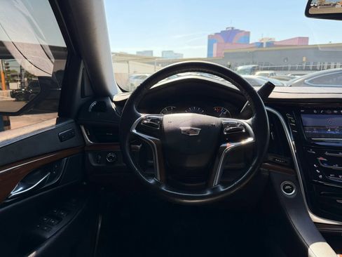 Used 2020 Cadillac Escalade ESV Luxury image 20