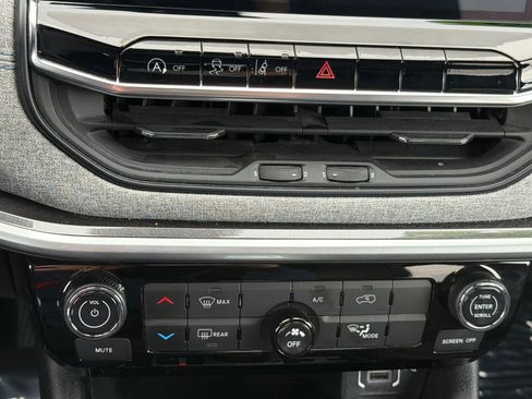 Used 2024 Jeep Compass Latitude image 20