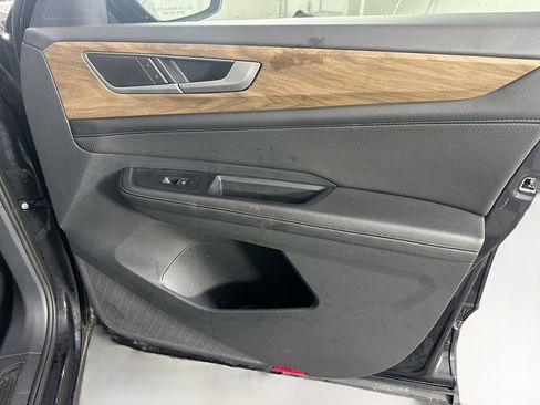 Used 2025 Volkswagen Atlas SE image 33