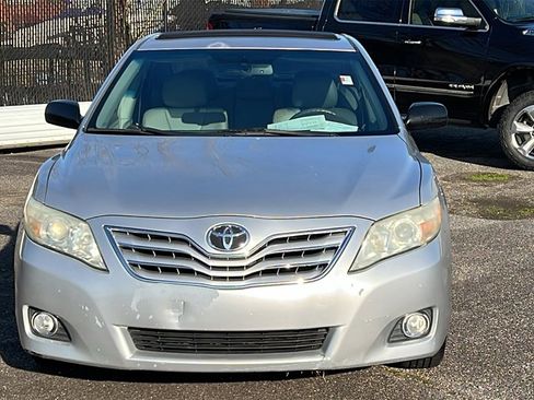 Used 2011 Toyota Camry SE image 2