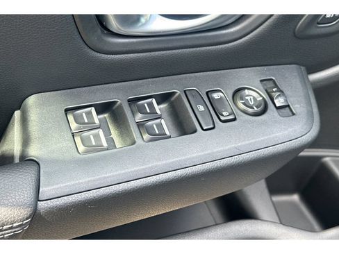 Used 2024 Honda Pilot Touring image 12