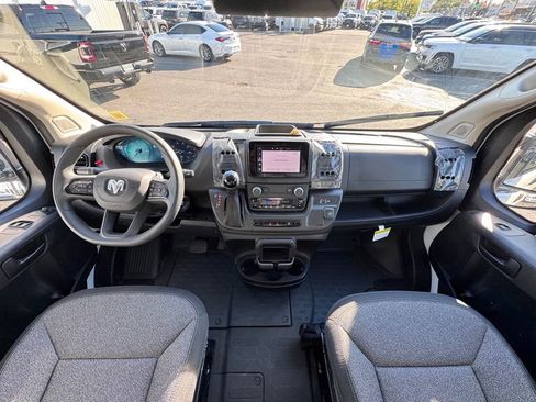 Used 2025 RAM ProMaster 2500 w/ Convenience Group FWD image 14