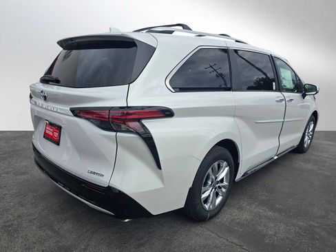 New 2026 Toyota Sienna Limited image 3