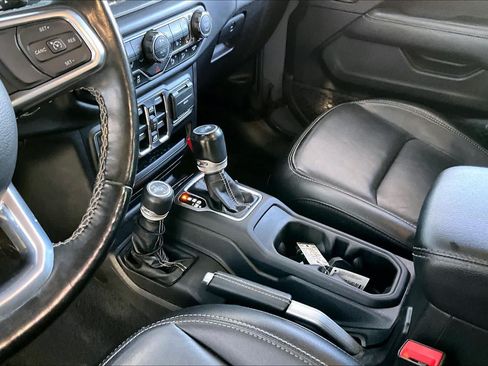 Used 2020 Jeep Wrangler Unlimited Sahara AWD/4WD image 17