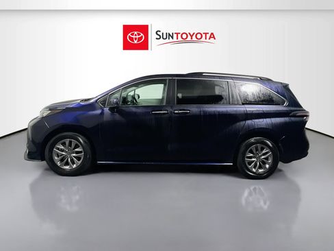 Used 2023 Toyota Sienna XLE image 7