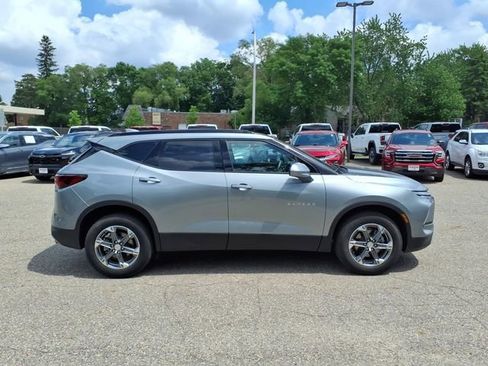 Used 2024 Chevrolet Blazer LT w/ Convenience Package AWD/4WD image 2
