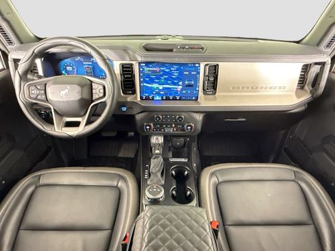 Used 2025 Ford Bronco Outer Banks AWD/4WD image 9