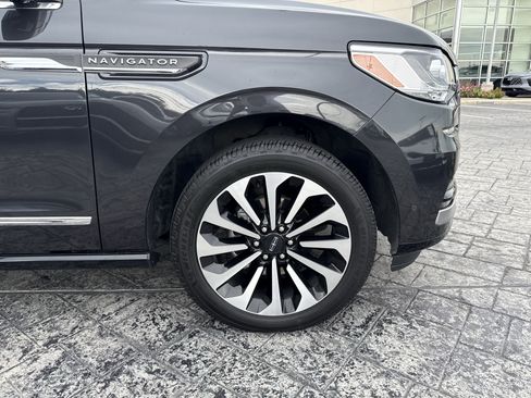 Used 2023 Lincoln Navigator Reserve AWD/4WD image 9