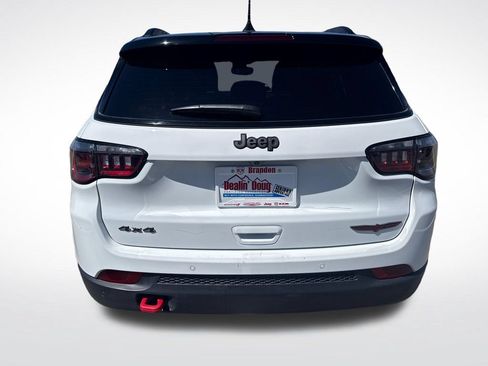 Used 2025 Jeep Compass Trailhawk AWD/4WD image 4