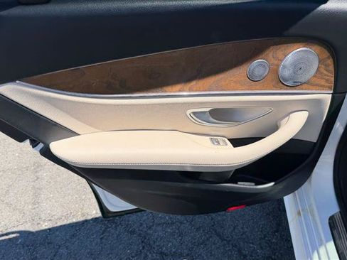 Used 2017 Mercedes-Benz E 300 image 21