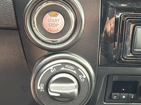 Used 2021 Nissan Titan PRO-4X w/ Pro-4x Convenience Package AWD/4WD image 29