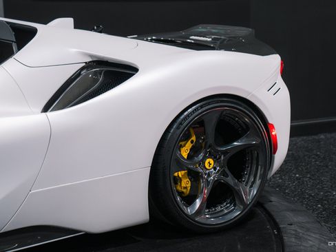 Used 2022 Ferrari SF90 Spider image 23