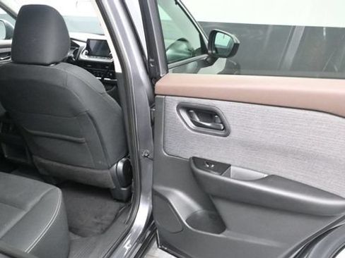 Used 2023 Nissan Rogue S AWD/4WD image 11
