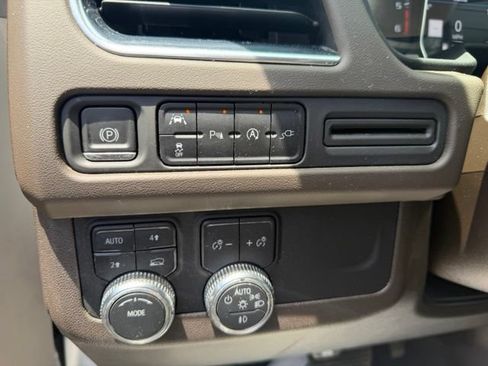 Certified 2021 GMC Yukon SLT w/ SLT Premium Package AWD/4WD image 23