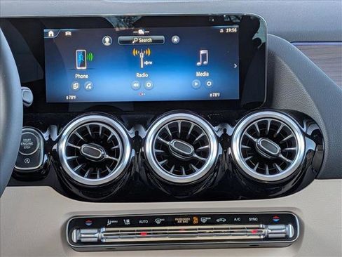 New 2026 Mercedes-Benz GLA 250 4MATIC image 11