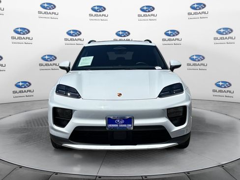 Used 2025 Porsche Macan 4 Electric AWD/4WD image 8