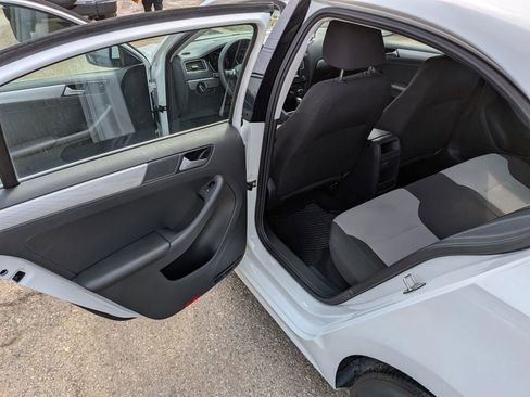 Used 2017 Volkswagen Jetta S image 18