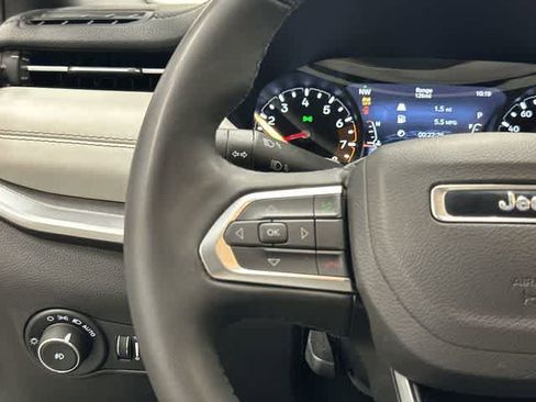 Used 2025 Jeep Compass Limited image 17