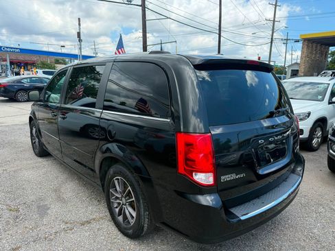 Used 2017 Dodge Grand Caravan SXT FWD image 7