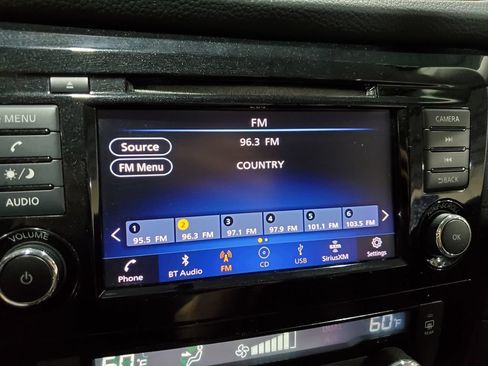 Used 2018 Nissan Rogue SV AWD/4WD image 25