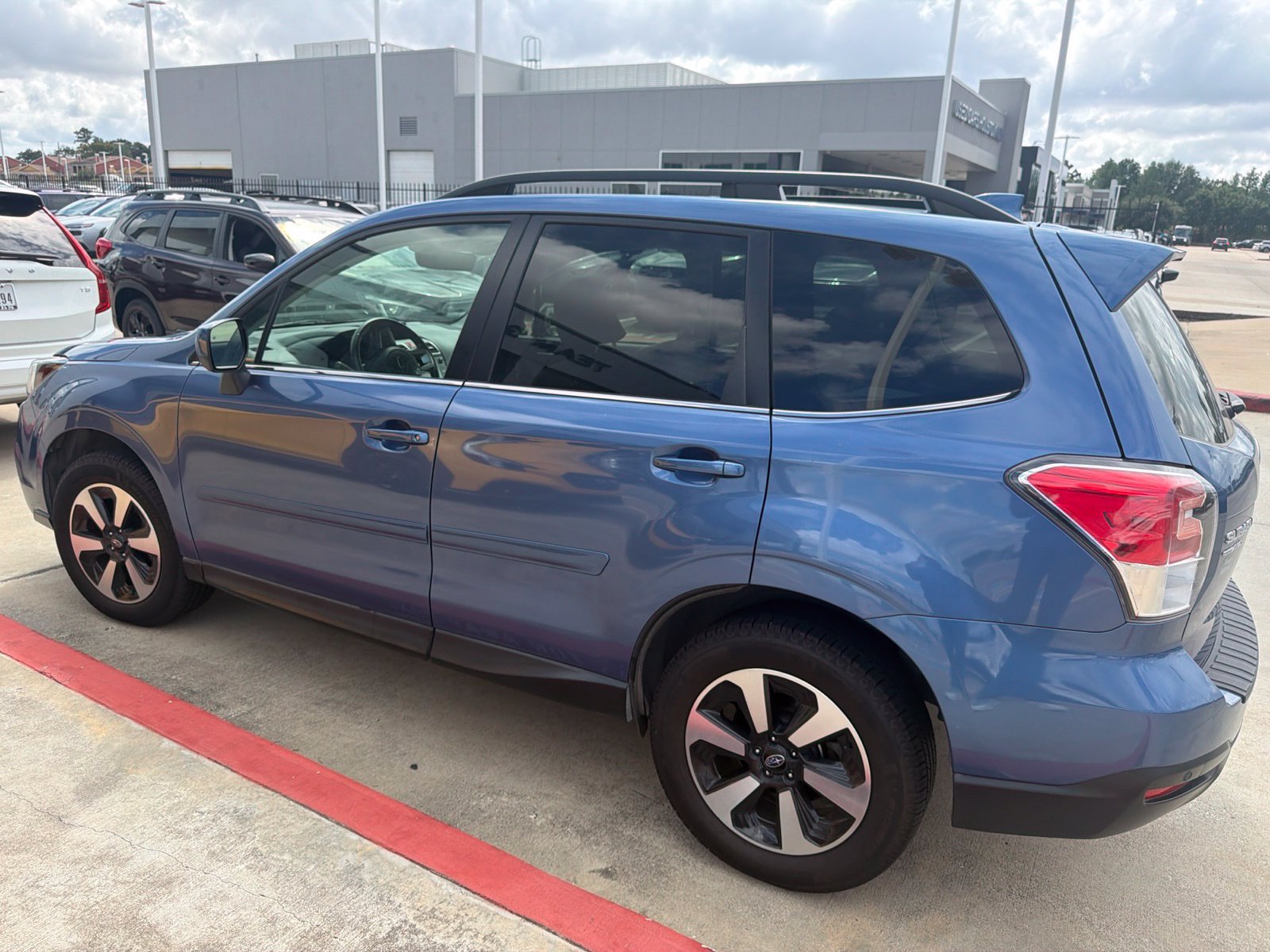Used 2018 Subaru Forester 2.5i Limited AWD/4WD image 3