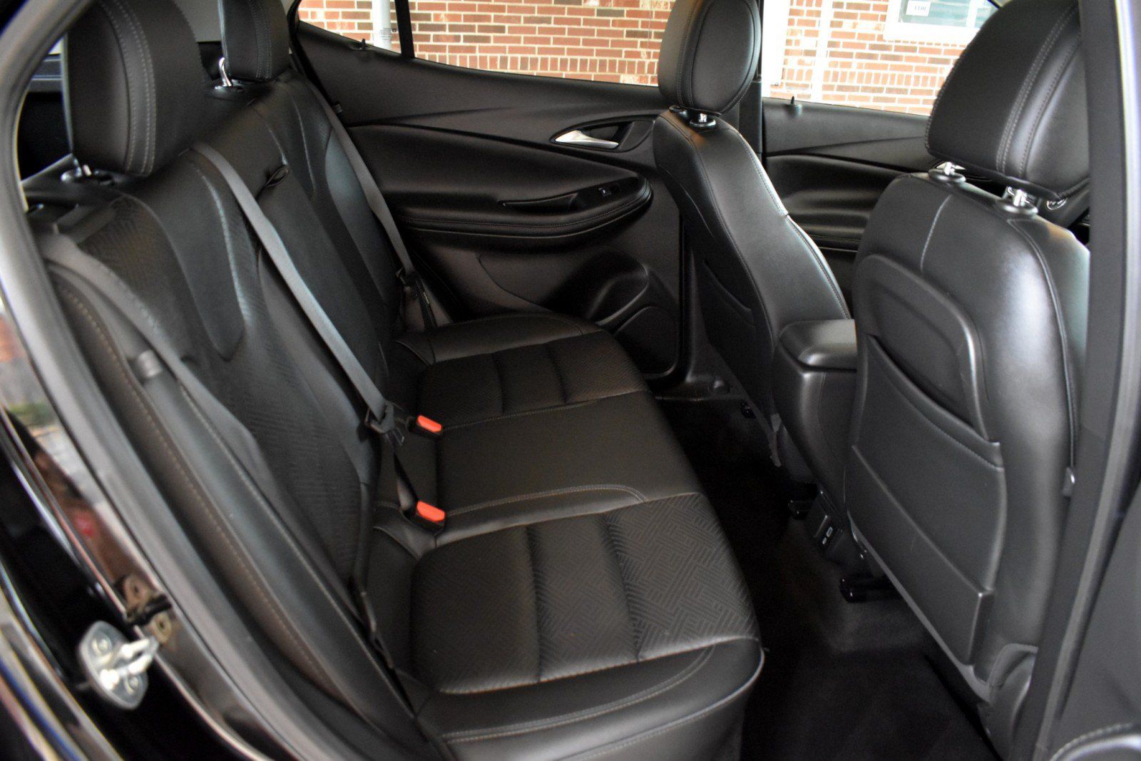 Used 2021 Buick Encore GX Essence w/ Experience Buick Package FWD image 35