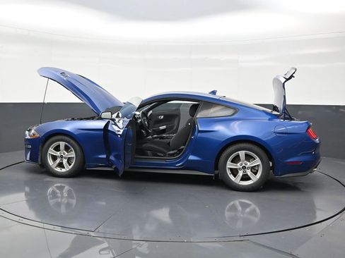 Used 2022 Ford Mustang Coupe RWD image 30