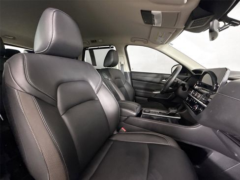 Used 2024 Nissan Pathfinder SL image 43