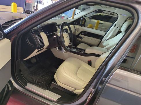 Used 2018 Land Rover Range Rover HSE image 8