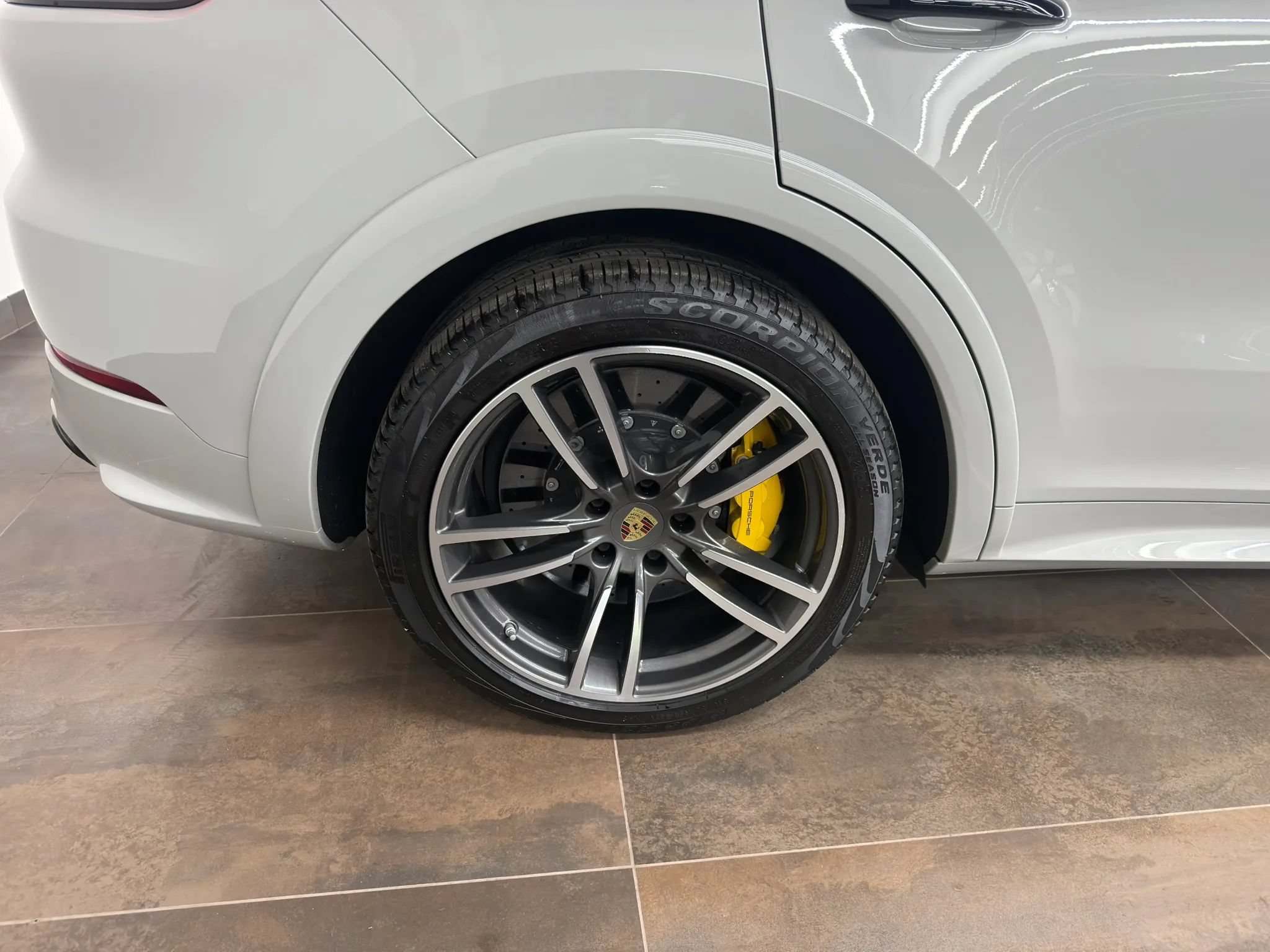 Used 2022 Porsche Cayenne Turbo S w/ Assistance Package AWD/4WD image 36