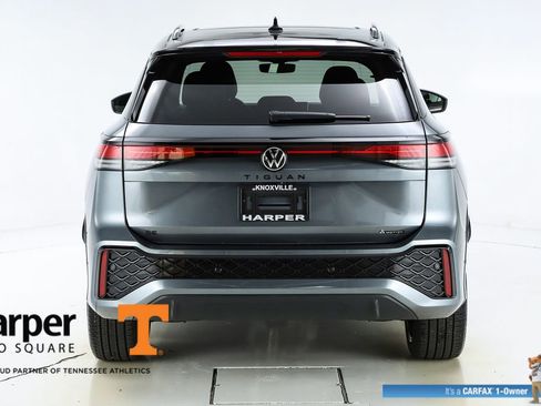 Used 2025 Volkswagen Tiguan SE R-Line image 45