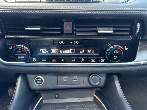 Used 2021 Nissan Rogue Platinum image 24