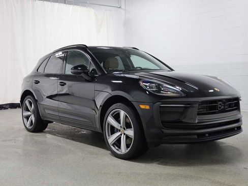 Certified 2024 Porsche Macan image 13