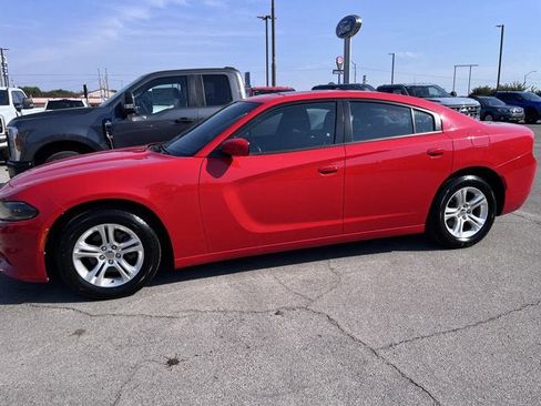Used 2019 Dodge Charger SXT image 4