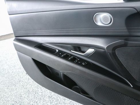 Used 2024 Hyundai Elantra SEL FWD image 21