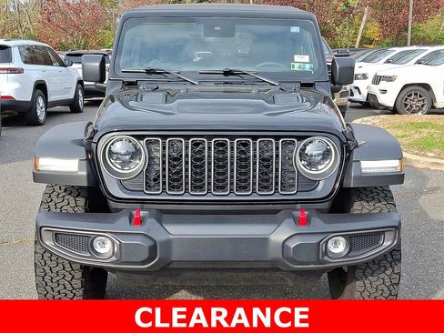Used 2025 Jeep Wrangler Rubicon image 2