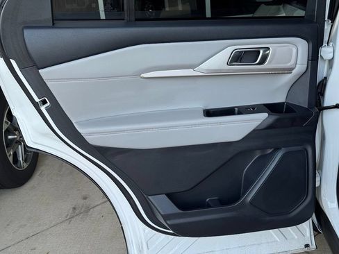 Used 2025 Ford Explorer Active w/ Active Comfort Package AWD/4WD image 20