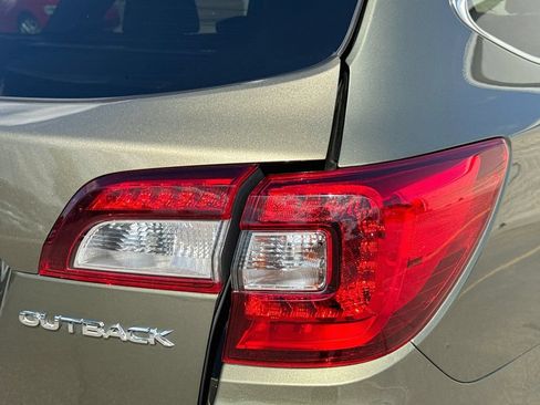 Used 2019 Subaru Outback 2.5i Touring w/ Popular Package #3A AWD/4WD image 34