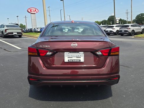 Used 2025 Nissan Altima 2.5 SV FWD image 4
