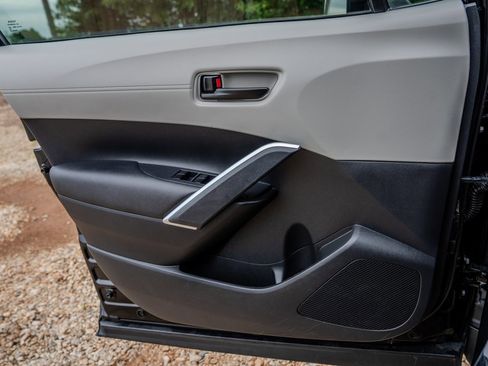 Used 2023 Toyota Corolla Cross L FWD image 25