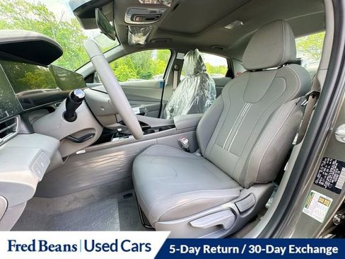 Used 2024 Hyundai Elantra SEL w/ Convenience Package image 20