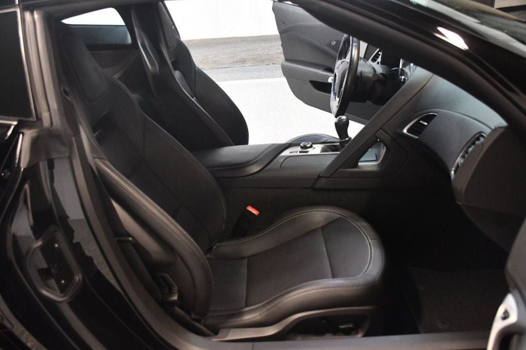 Used 2019 Chevrolet Corvette Stingray Coupe w/ Z51 1LT RWD image 30