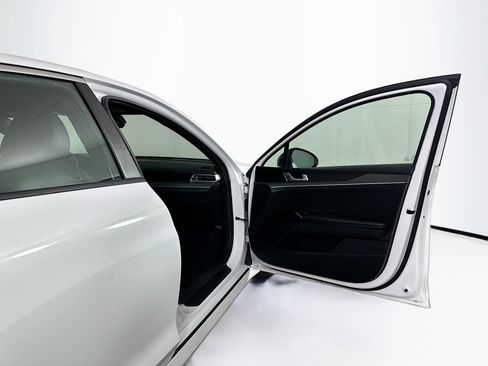 Used 2022 Kia K5 GT-Line FWD image 32