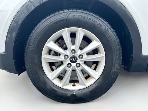 Used 2020 Kia Sorento LX AWD/4WD image 29