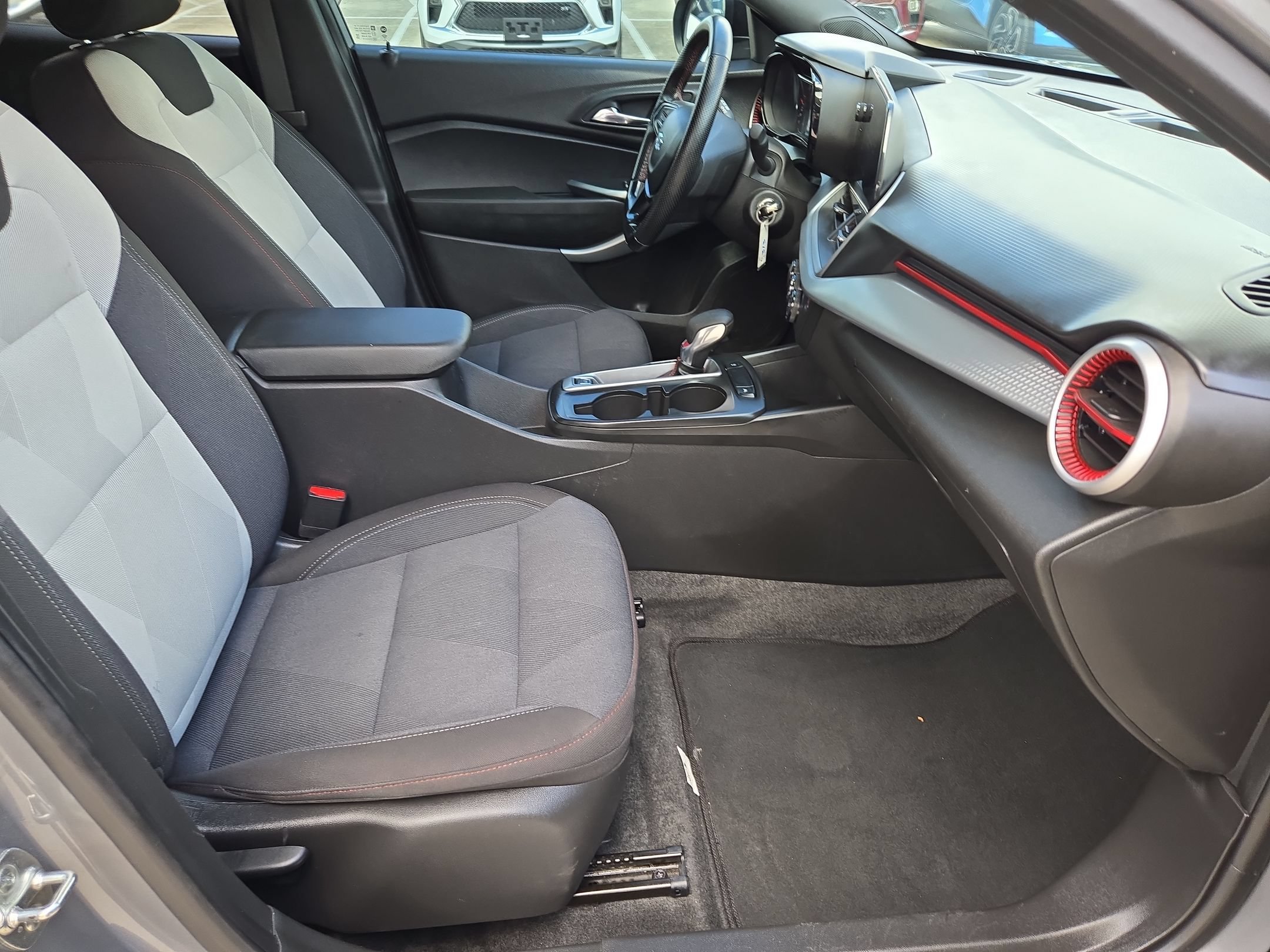 Used 2024 Chevrolet Trax RS FWD image 27