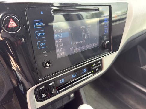Used 2017 Toyota Corolla LE FWD image 13