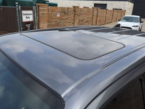 Used 2023 Nissan Frontier SV w/ SV Premium Package RWD image 5