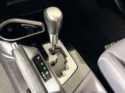 Used 2018 Toyota RAV4 Limited FWD image 25
