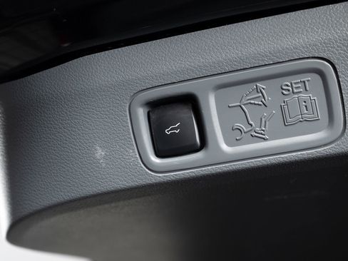 Used 2021 Lincoln Navigator Reserve w/ Cargo Convenience Package image 24